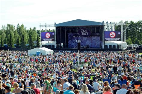 Chayanit Champ  Chalermprasertin Konsertissa Helsingissä – Energian ja Kultaisen Musiikin Sekoilu!